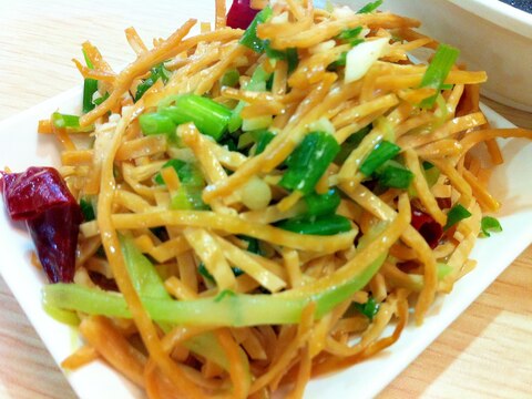 豆腐麺と春菊のナムル風サラダ